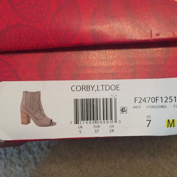 Carlos Santana Grey/Taupe suede peep toe booties - Picture 6 of 6